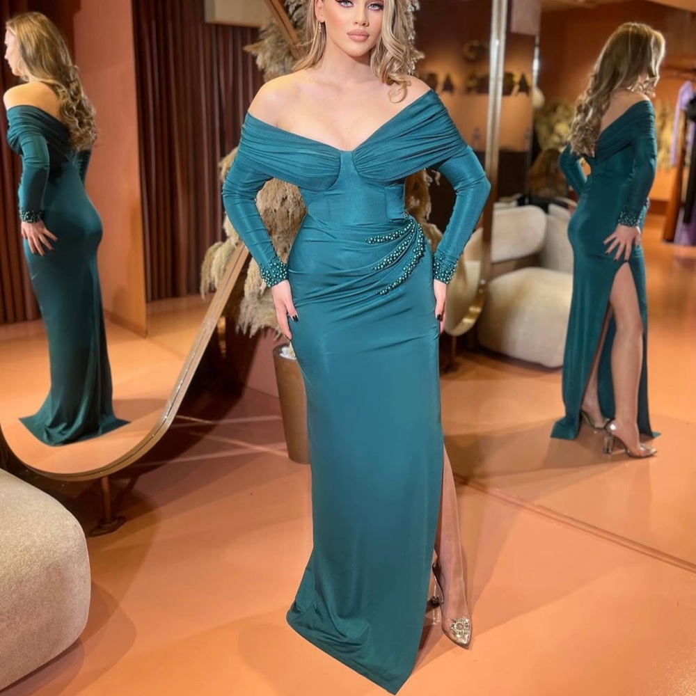Custom brown Ruched Off-Shoulder slit dress Gown with pearls size small Kosovo
